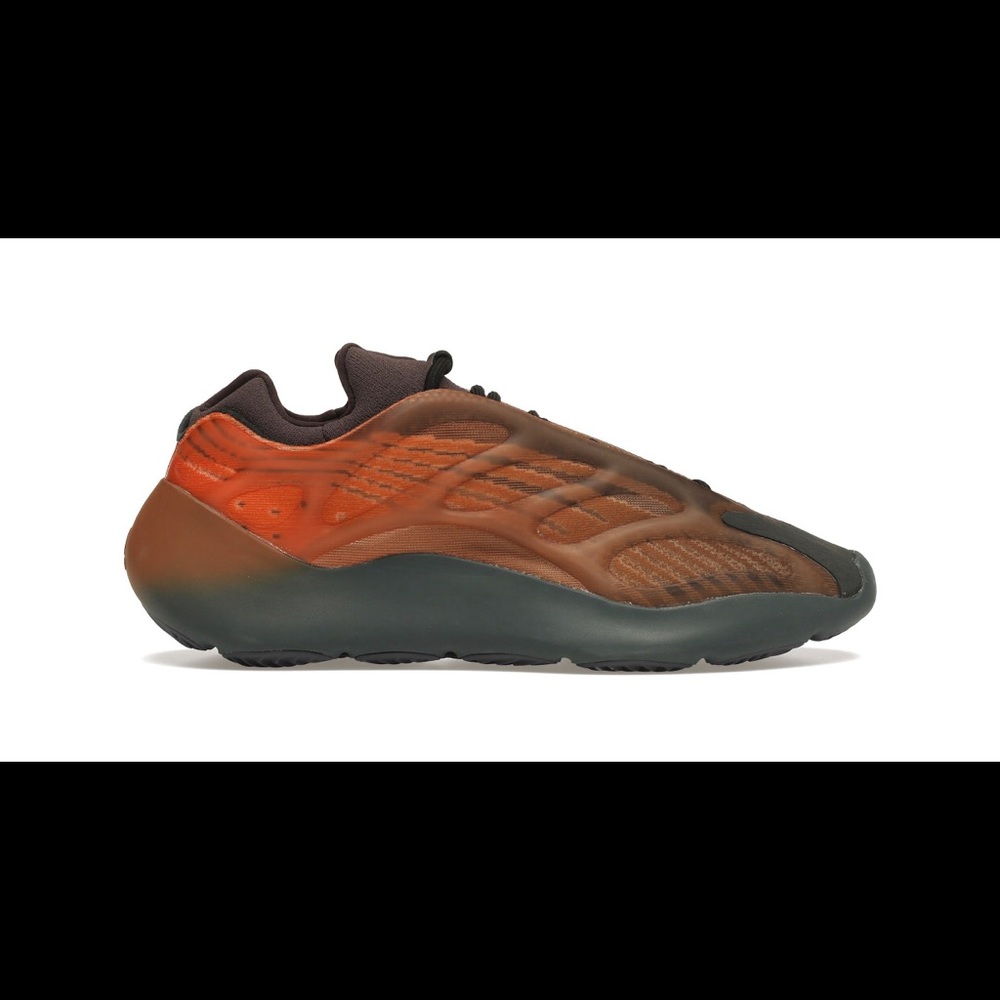 Copper fade Yeezy 700 V3